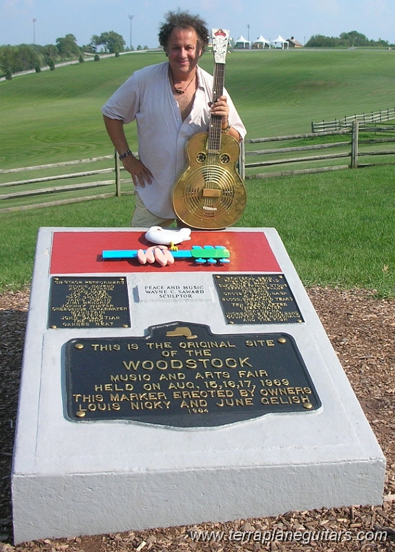 Woodstock.jpg - Arlen Roth and the .44 Special Squareneck at Woodstock.