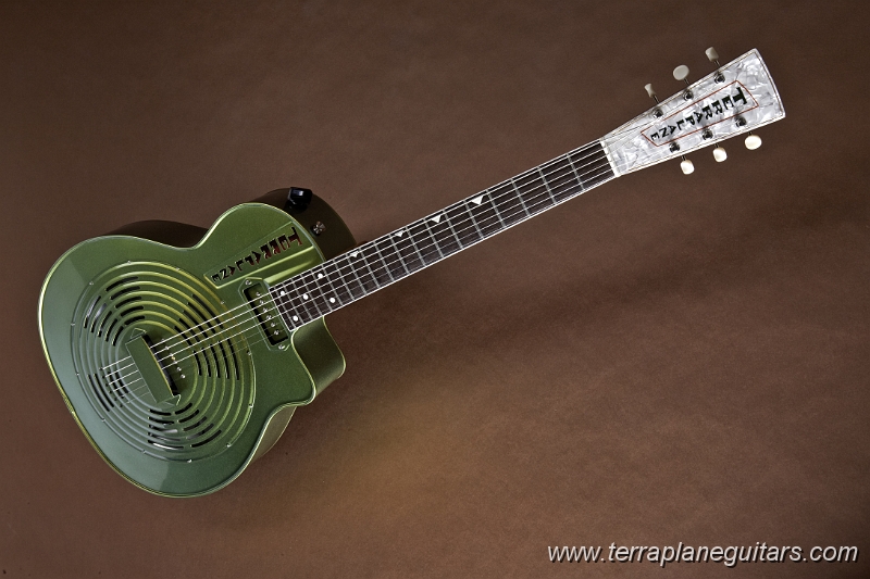 Emerald_City_Centerfold-1.jpg - This custom finish morphs from gold to green depending on viewing angle.