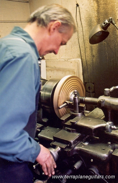 coverplate4.jpg - Bill Lapointe spinning coverplates.