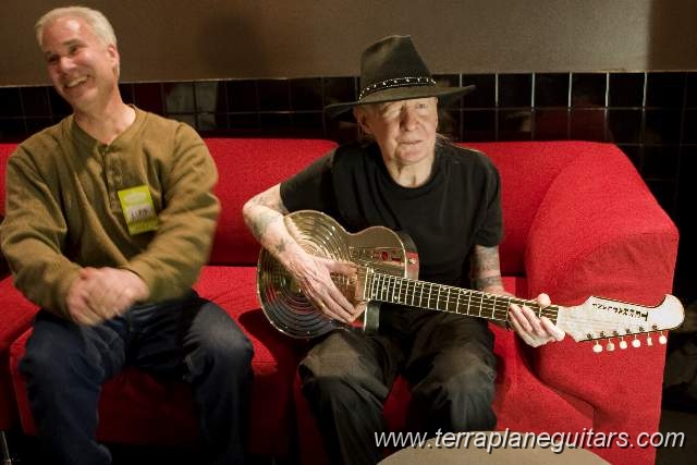 Mark_&_Johnny_2.jpg - Mark Simon & Johnny Winter having fun backstage at BB Kings Club in New York City